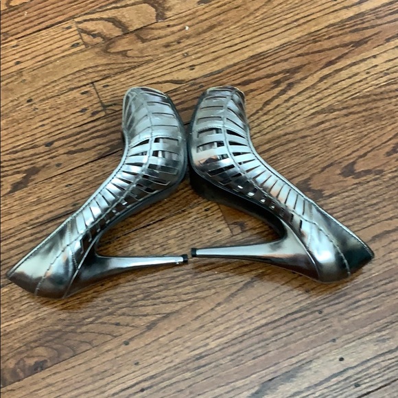Silver BCBG heels - Picture 3 of 3